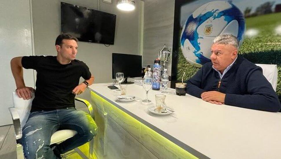 "Apenas llegue Scaloni a Buenos Aires firmará la renovación de su contrato", indicó "Chiqui" Tapia
