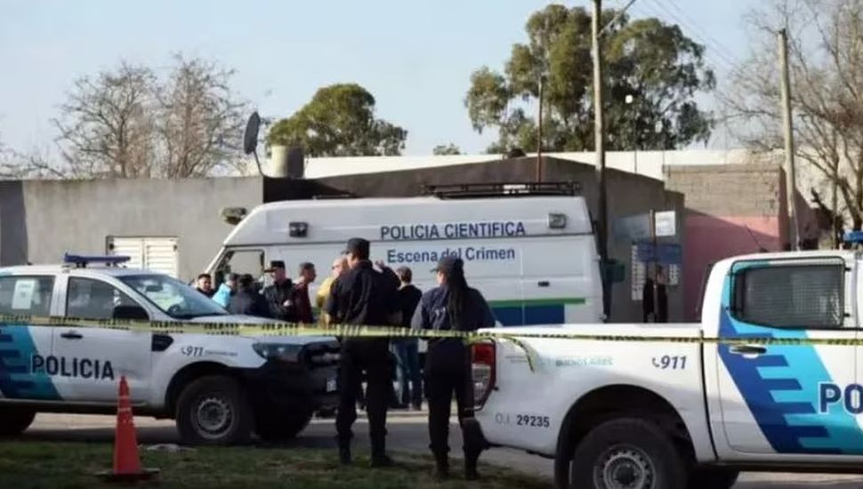 Asesinan a golpes a un hombre y detienen a su hija