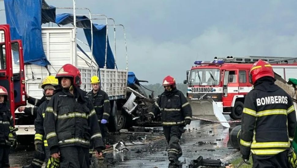 Tragedia en Bragado: un fallecido tras un choque frontal entre dos camiones