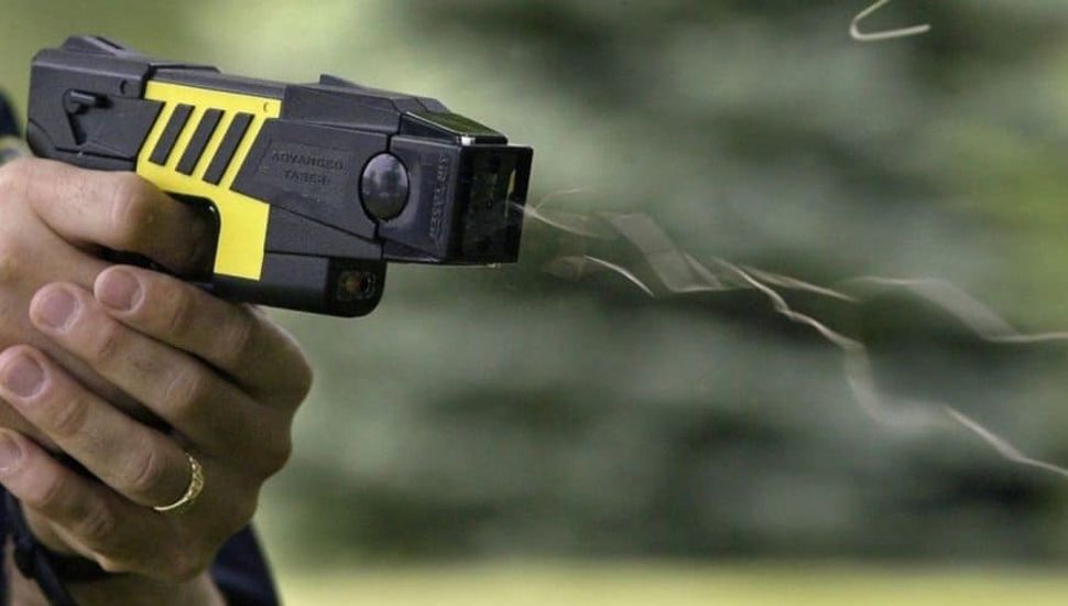 La Policía Federal comenzará a usar pistolas Taser en estaciones de trenes y terminales de ómnibus