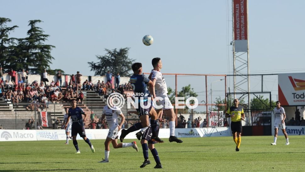 Douglas y El Linqueño igualaron sin goles en el Miguel Morales