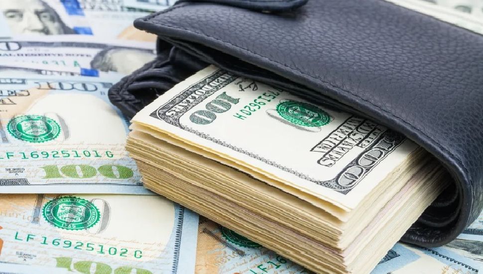 El dólar blue pega un salto pero sigue por debajo de los $1.200