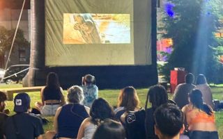 Comenzó el ciclo cultural “Cine bajo las estrellas”