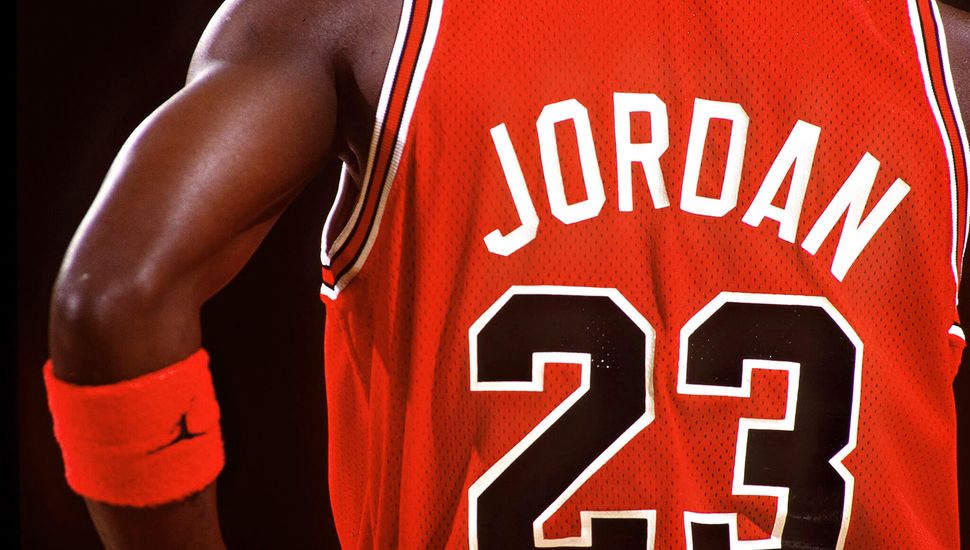 Baloncesto: Subastan la camiseta 23 de Jordan • Diario Núcleo
