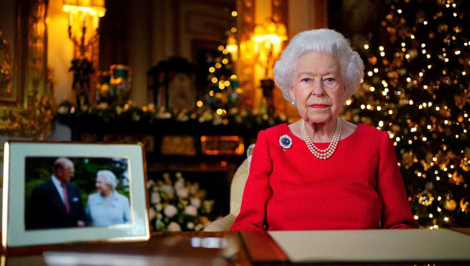 Entre dudas, Isabel II cumple 70 años de reinado