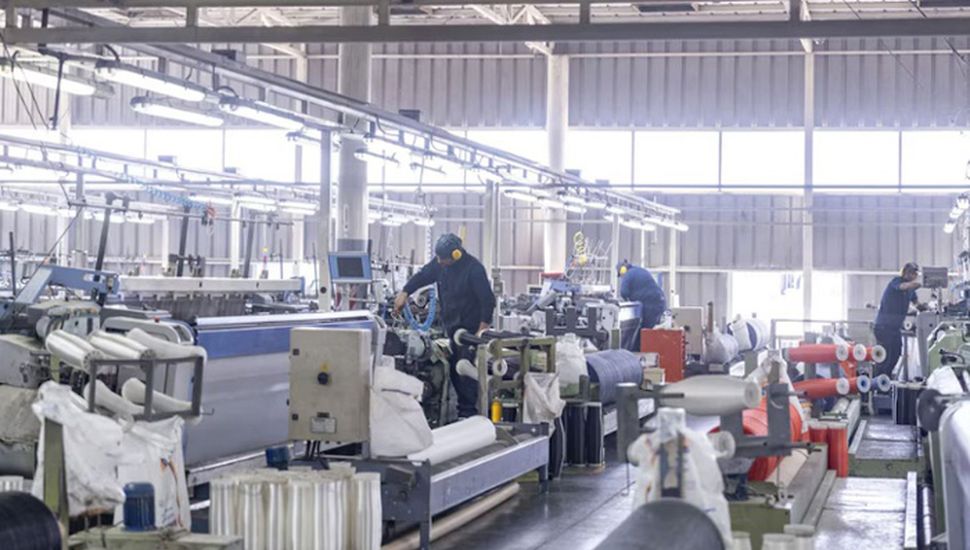 La Unión Industrial Argentina pide adoptar medidas para bajar el costo argentino