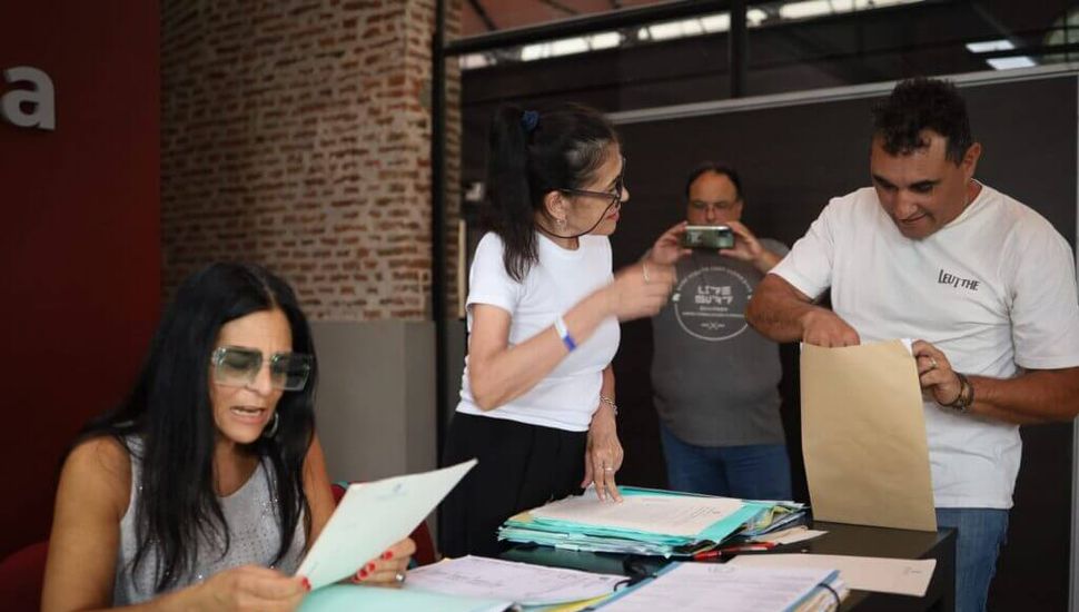 29 familias de Pergamino firmaron los protocolos de sus escrituras