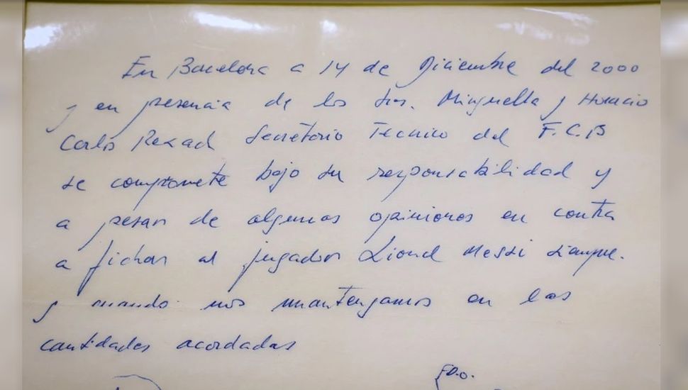 Subastaron la servilleta donde Messi firmó su primer contrato con el Barcelona