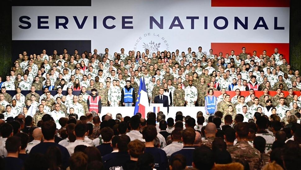 Macron anunció el servicio militar voluntario