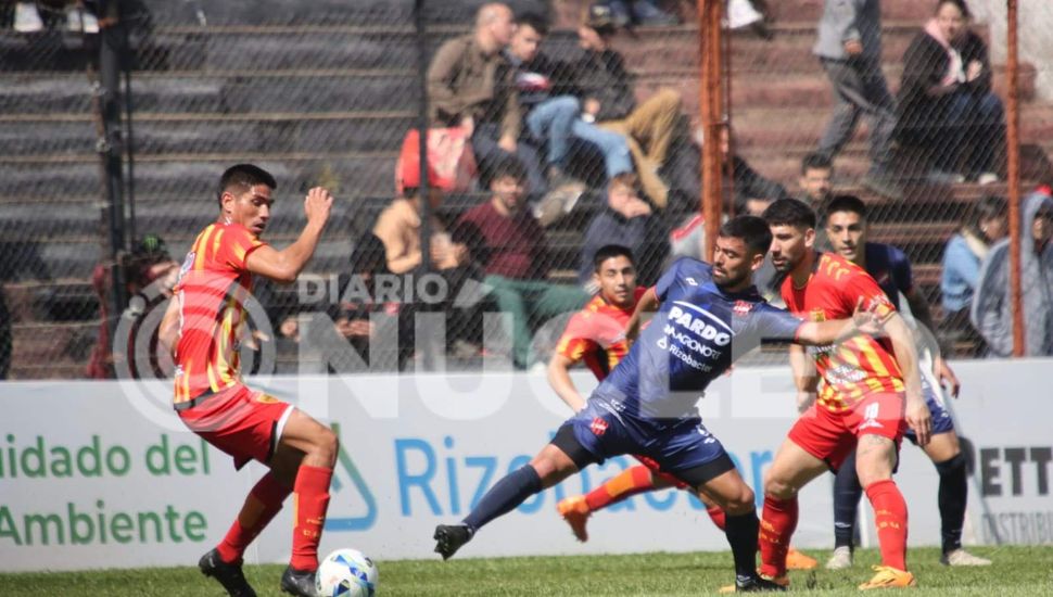 Douglas empató y espera rival en los Playoffs