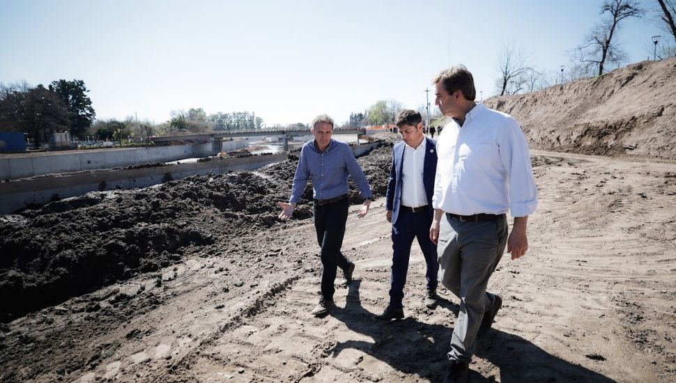 Kicillof visitó obras hidráulicas en los municipios de Luján y Mercedes
