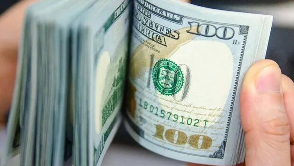 Suba sin freno: el dólar blue se vende a $350