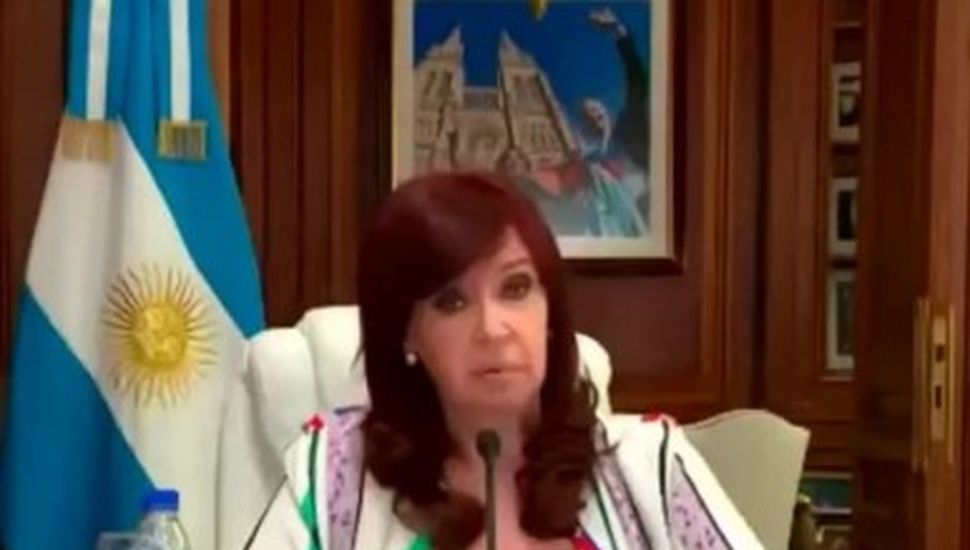 Condenaron por corrupción a Cristina Fernández a seis años de prisión e inhabilitación para ocupar cargos públicos