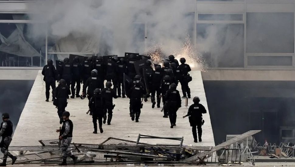 Investigan quién dirigió los disturbios en Brasilia