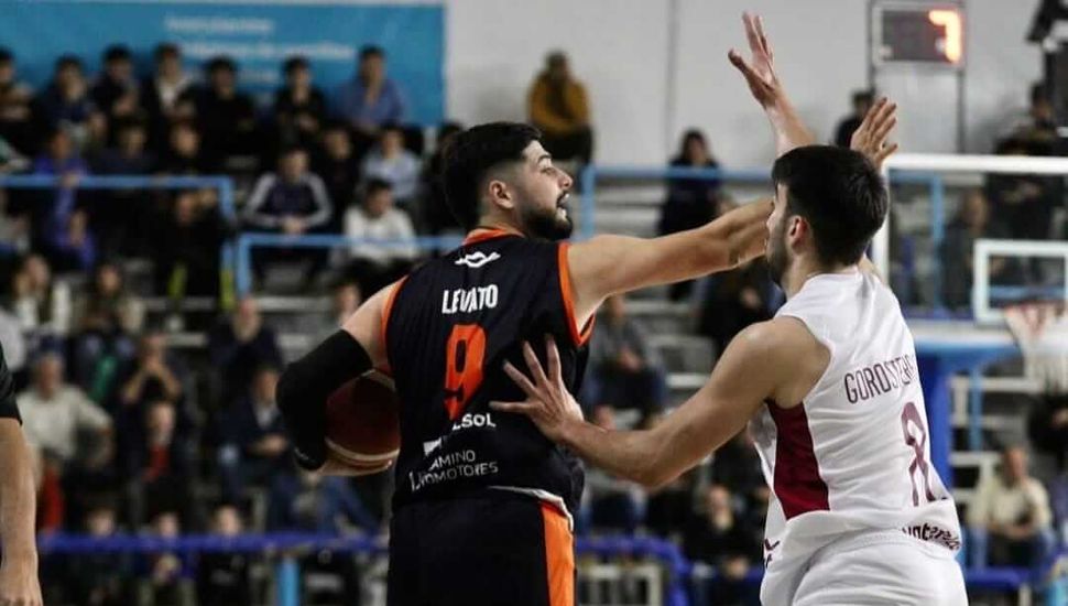 En la última jugada, Lanús venció a Pergamino Básquet