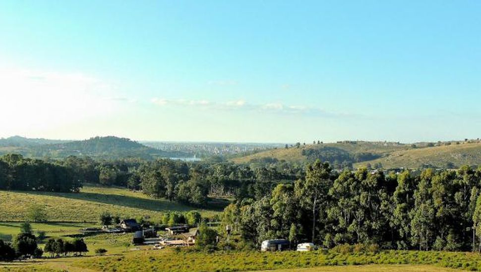 El lugar bonaerense que conquista con sus vinos y paisajes serranos