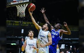 Básquet: Argentina goleó a Cuba y lidera el Grupo D