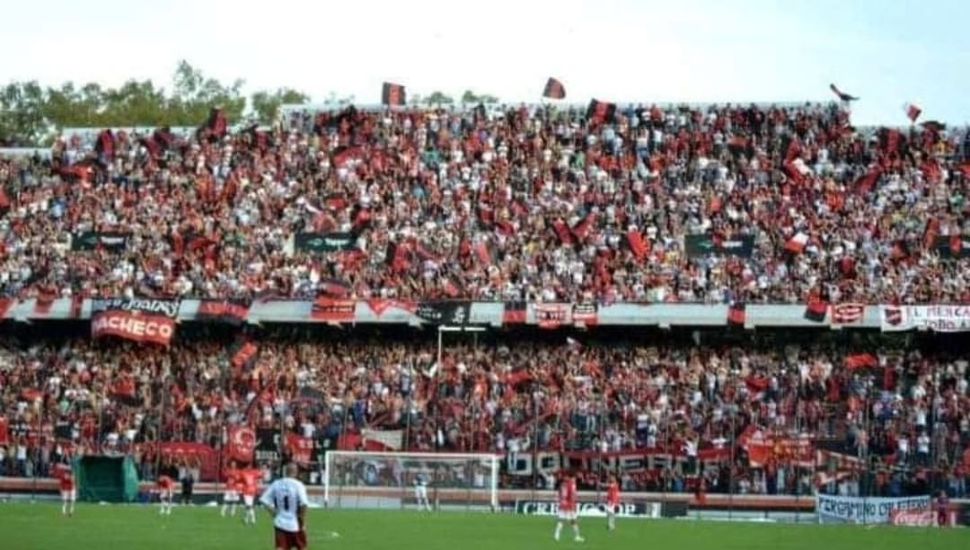 Los hinchas de Douglas festejan su día