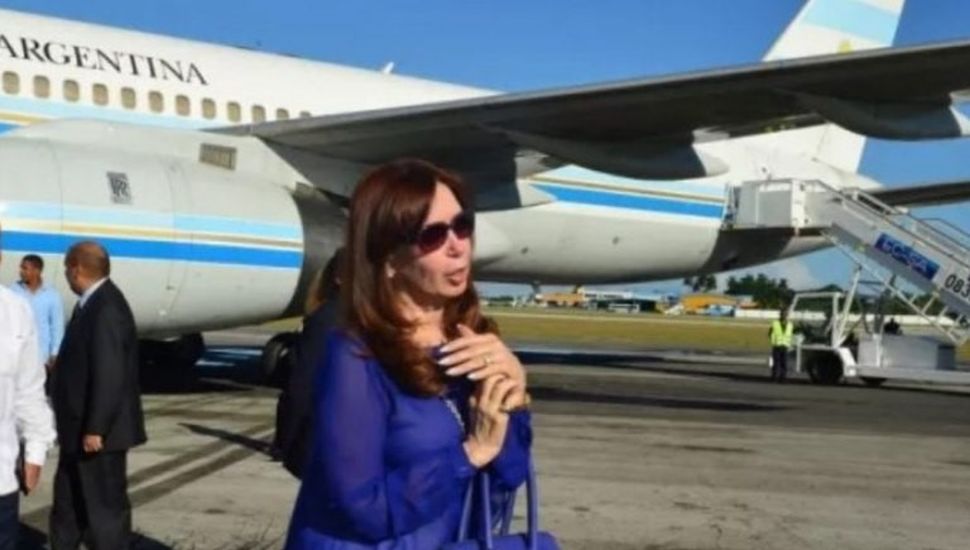 Controversia con Cristina Kirchner por el uso del avión oficial ARG-01 para su viaje a Italia