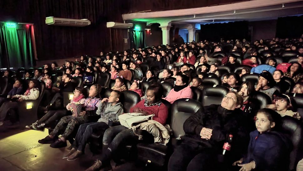 Vacaciones de invierno: Ayer película a sala llena, hoy “Las Cuenteras” en plaza San Martín