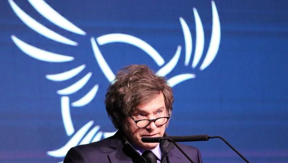 El límite a los DNU ya tiene media sanción del Senado: Milei en jaque