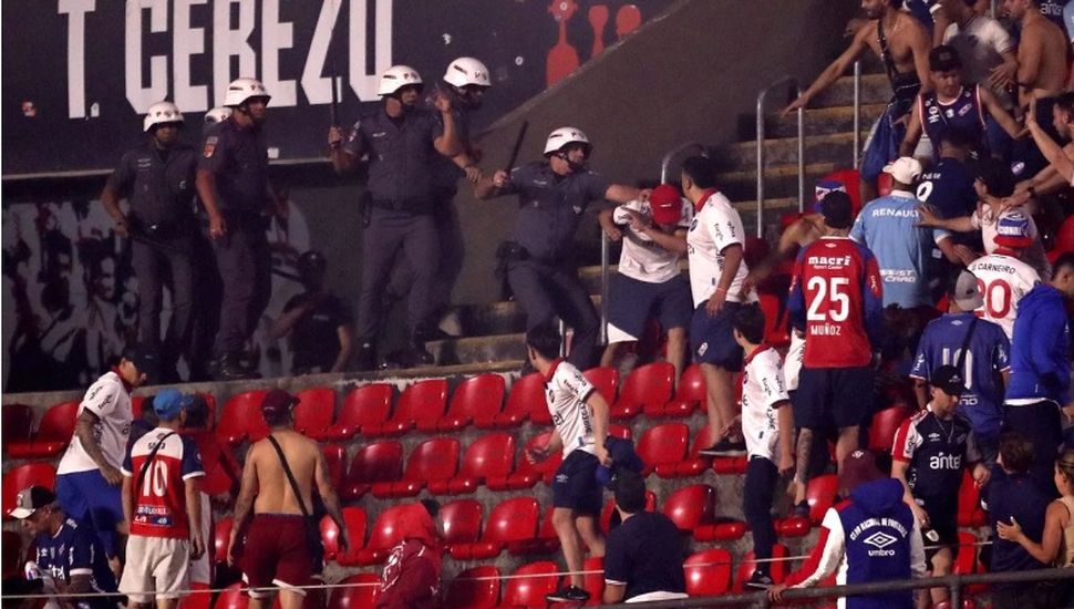 Otra vez: La Policía brasileña reprimió a los hinchas de Nacional de Uruguay