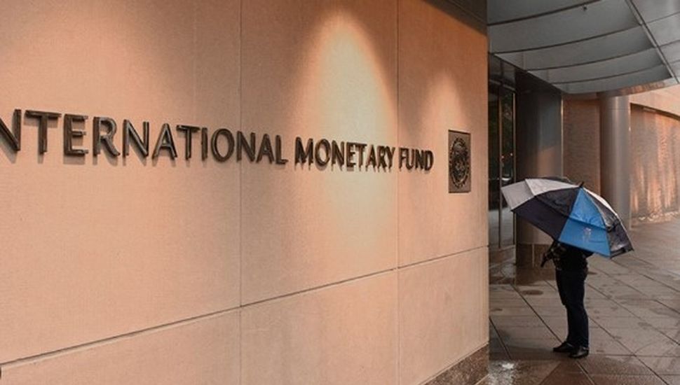 El FMI y Argentina revisan metas para otro desembolso