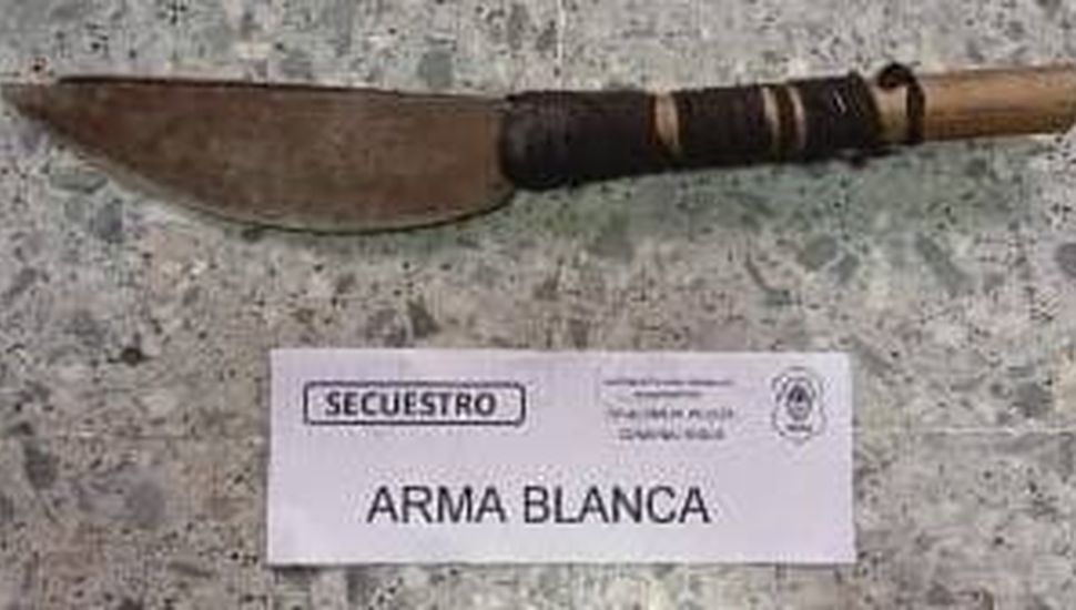 Detienen en Rojas a un hombre por robar y amenazar con un arma blanca