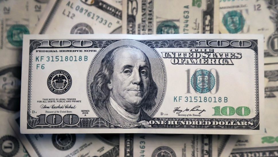 El dólar blue no encuentra techo y se acerca a los 300 pesos