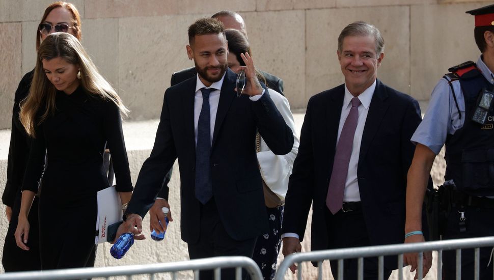 El fiscal retiró las acusaciones en el juicio al futbolista Neymar