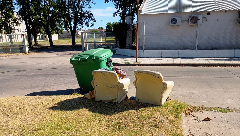 Barrio Municipal: quejas por acumulación de basura