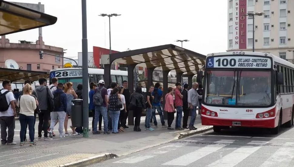 El Ejecutivo evalúa quitar el subsidio al transporte en Amba