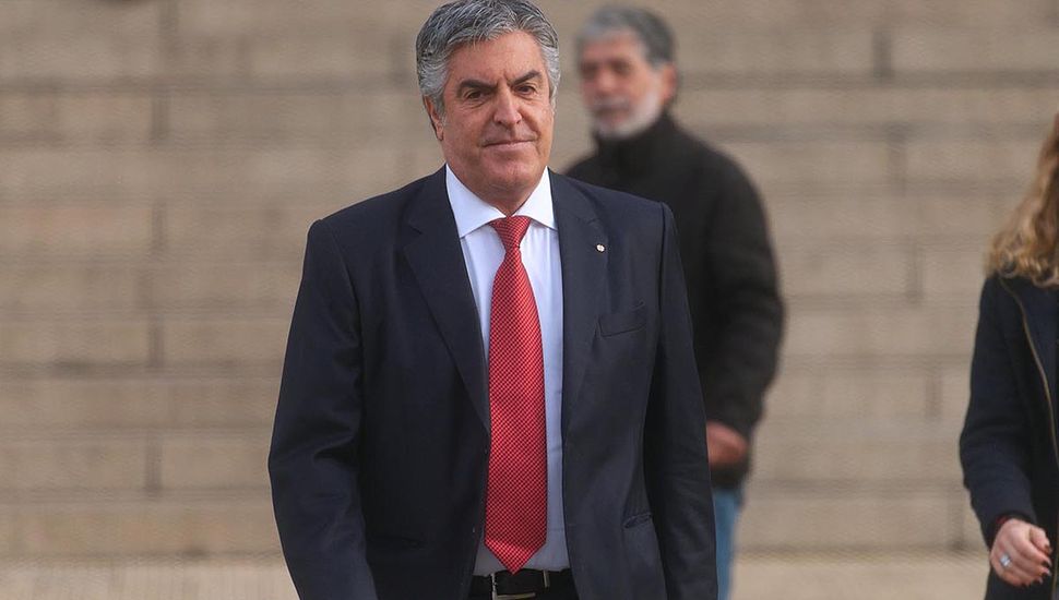 Denuncian a los hermanos Milei por corrupción