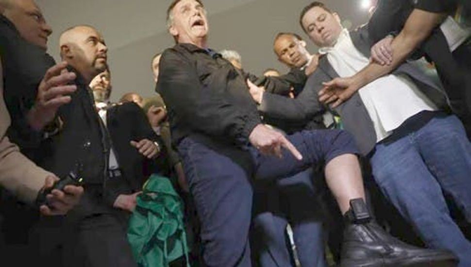 Bolsonaro se encuentra con arresto domiciliario en Brasil