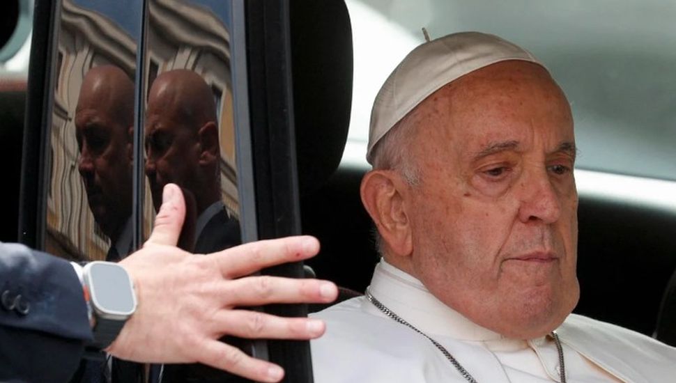 El Vaticano informó que el Papa sufrió un "empeoramiento repentino del cuadro respiratorio"