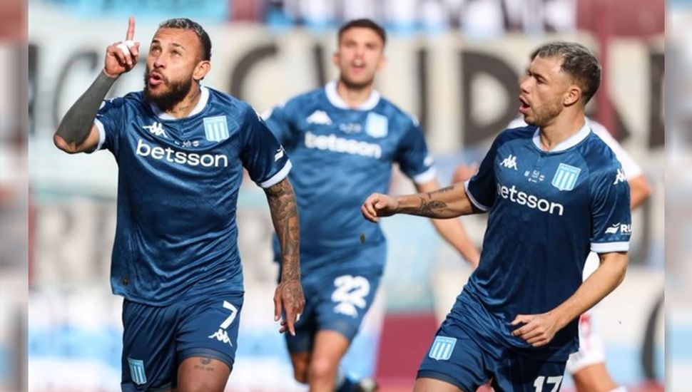 Racing goleó a Deportivo Riestra y se metió en los cuartos de final