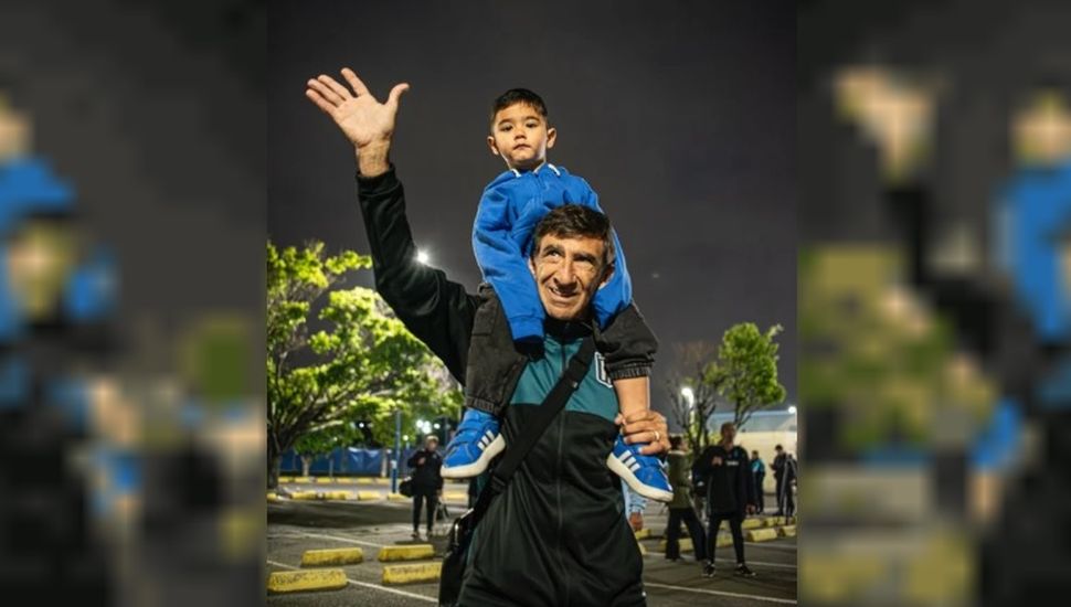 Imponente banderazo de los hinchas de Racing en la previa ante Flamengo