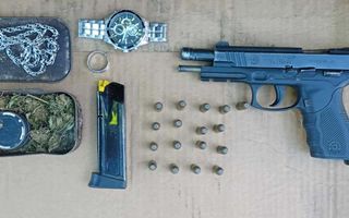 Detuvieron a un hombre que circulaba en un auto con un arma de fuego y estupefacientes durante un control policial en Acevedo