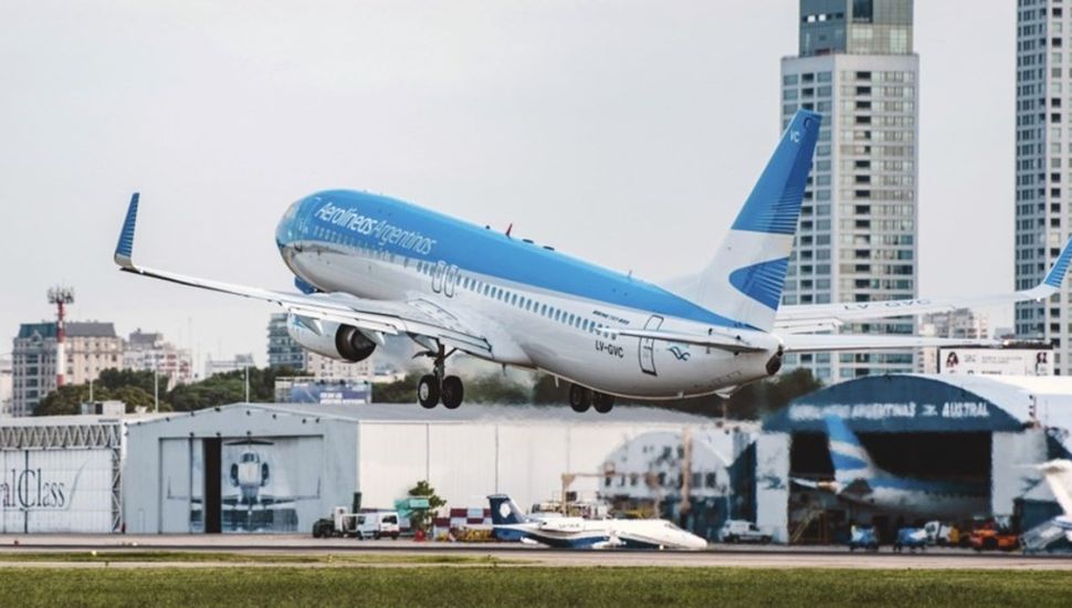 Javier Milei firmará un decreto para privatizar Aerolíneas