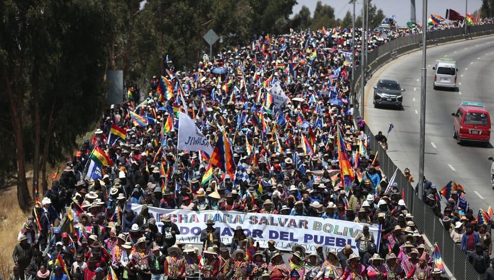 La marcha de Evo Morales llega a La Paz en medio de graves enfrentamientos