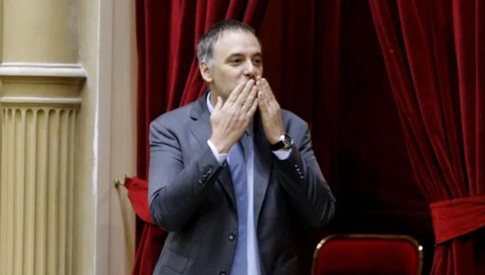 Manuel Adorni destacó la quita de aranceles a los celulares