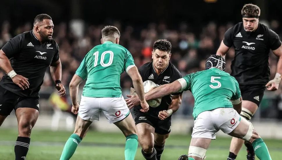 Los All Blacks le ganaron a Irlanda y avanzaron a semifinales