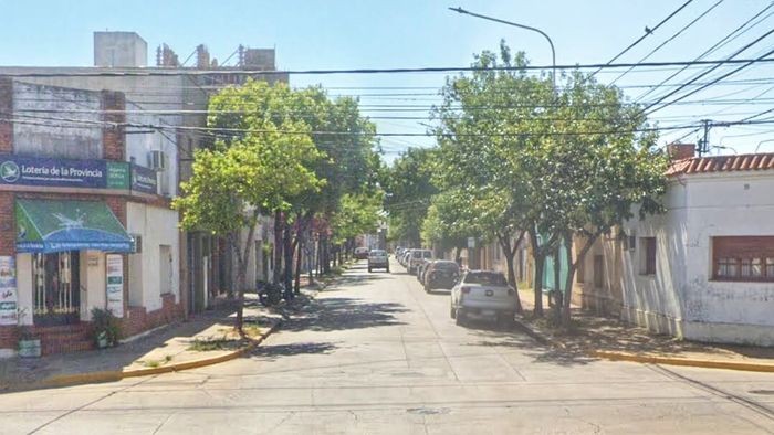 Una motociclista sufrió serias lesiones tras chocar contra un automóvil