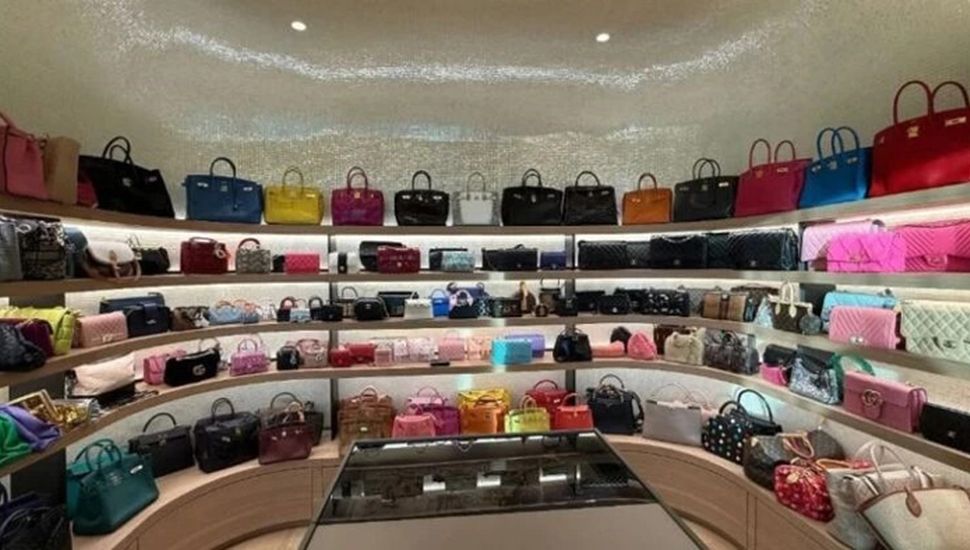 Enamorada del lujo: la colección millonaria de carteras de Wanda