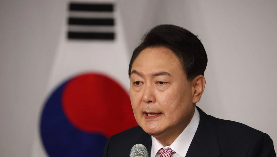 Detienen al presidente de Surcorea por aplicar la ley marcial