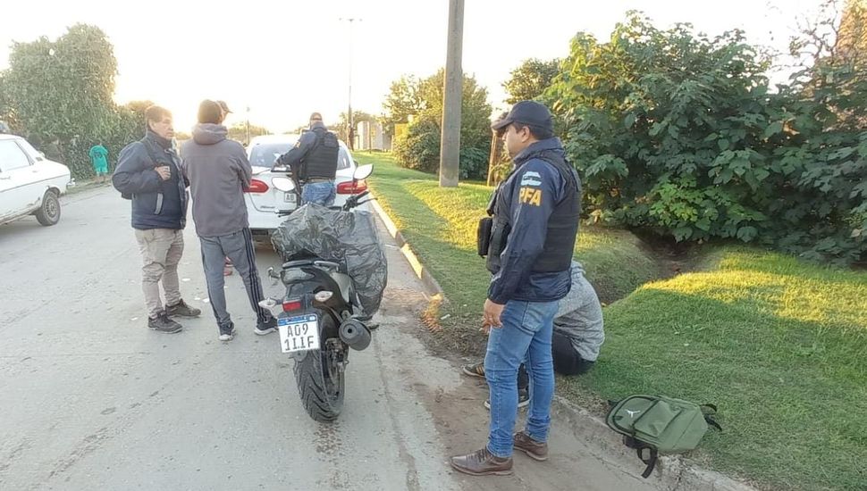 Operativo en Rojas: secuestraron motos y marihuana