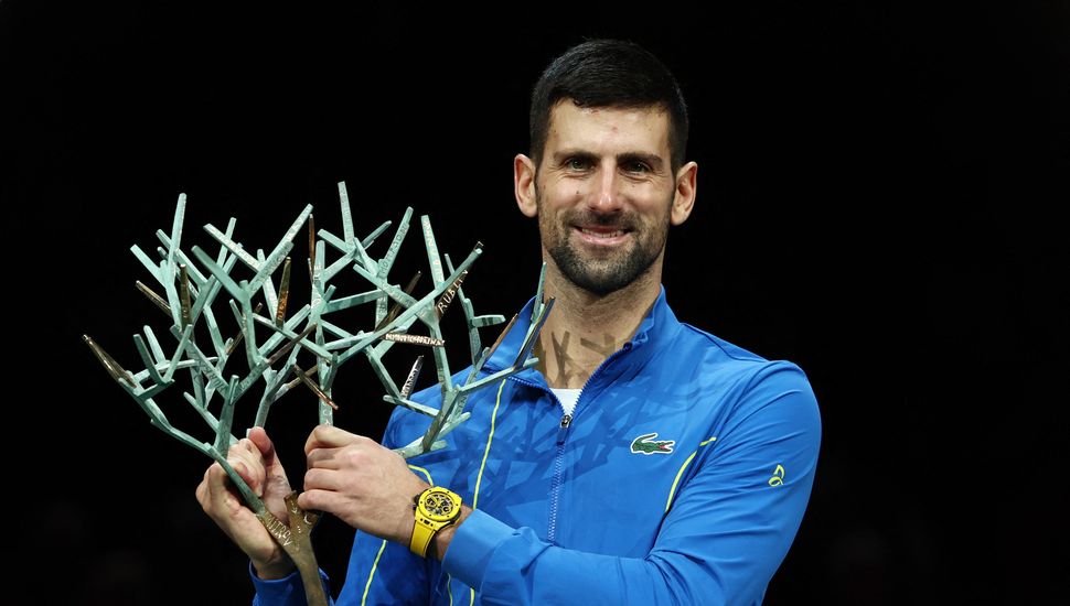 Djokovic se alzó con el Masters 1000 de París y quedó a un paso de ser número 1 del mundo