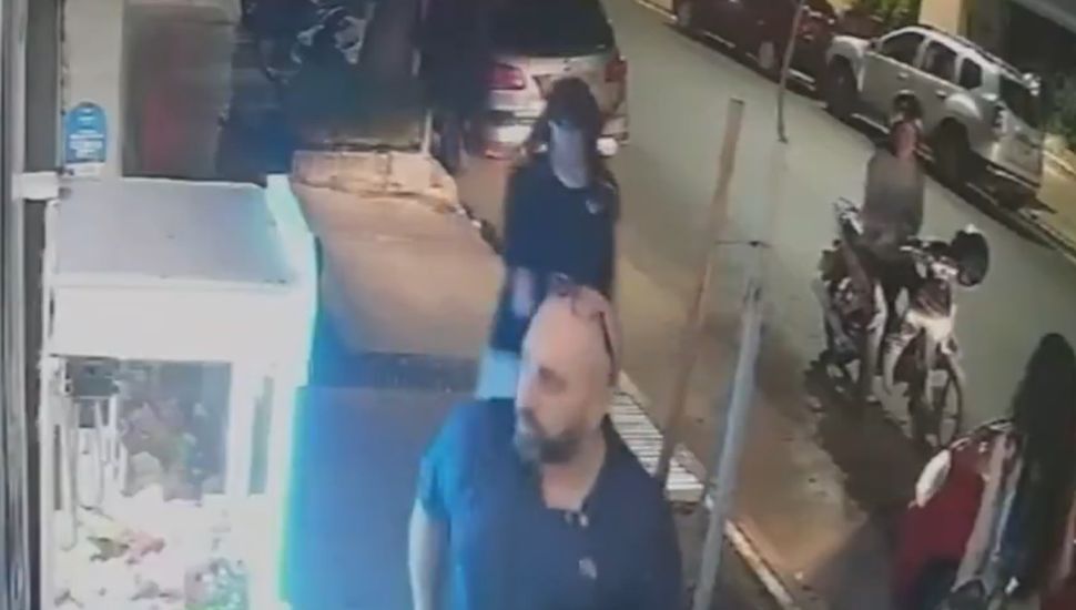 Mataron a tiros a un hombre en un kiosco del barrio porteño de Recoleta y quedó registrado en un video