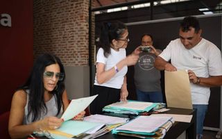 29 familias de Pergamino firmaron los protocolos de sus escrituras