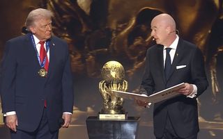 La FIFA distinguió a Donald Trump con el nuevo premio “FIFA Paz”